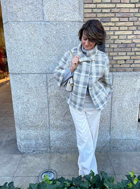 cape kort wol flausch ruit offwhite beige grijs