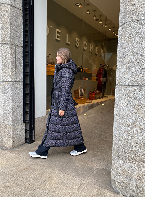 Jas lang puffer met ceintuur zwart wit