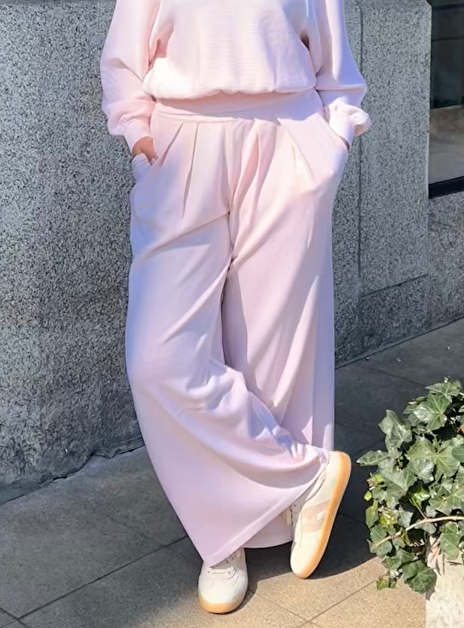 Pantalon tricou licht rose wijde fit