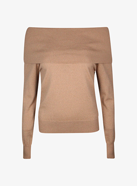 Pull mistra wol camel off shoulder