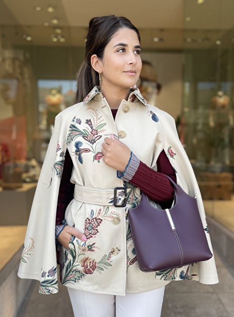 Cape jas beige met bloemen dessin