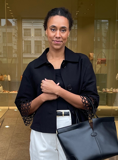 Blazer zwart met kant patroon aan mouwen