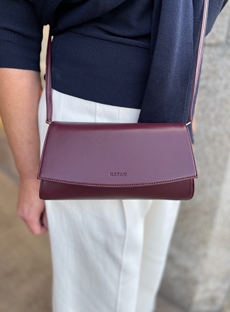 Tas clutch leder bordeaux met gouden ring