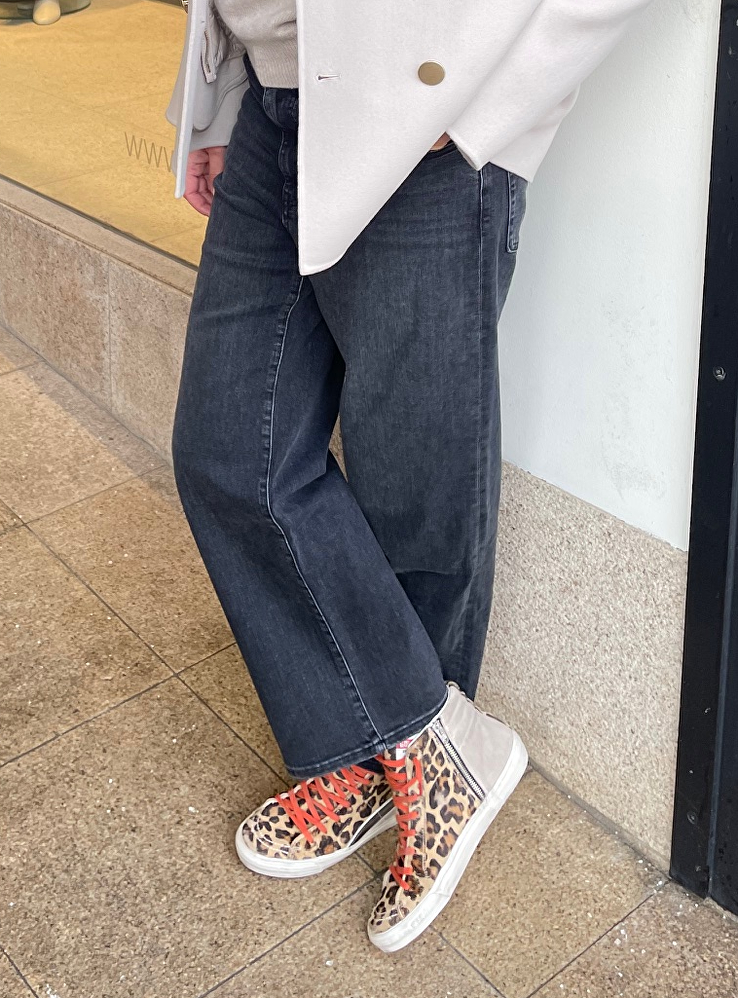 Leopard meets orange