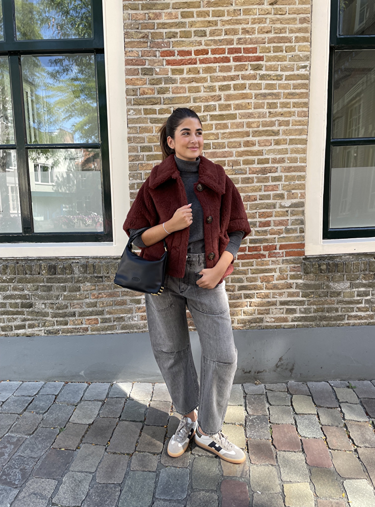 Bordeaux versus grey