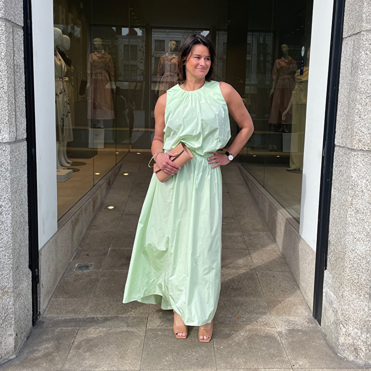 OUTFIT VOOR EEN BRUILOFT